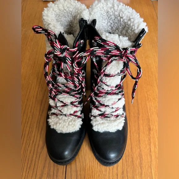 Universal Thread Black and Cream Women's Lace-Up Combat Boots, size 8.5 - Picture 2 of 9